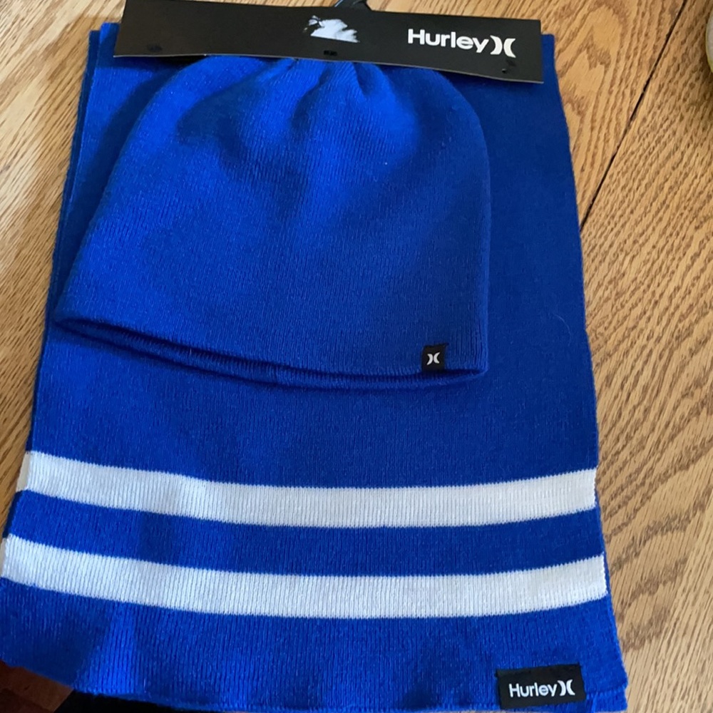 Hurley New Yorker Beanie and Scarf Set